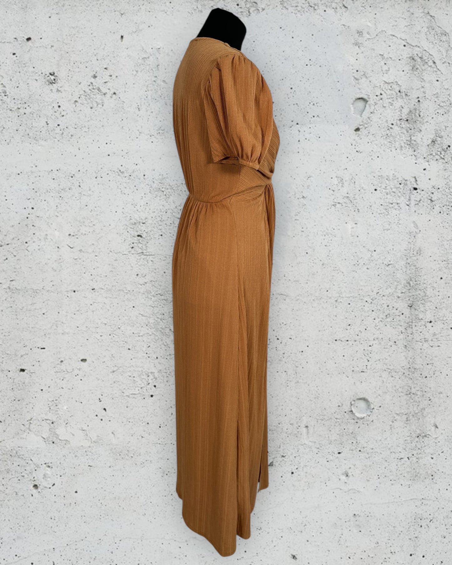 Robe Zohoha "Twist Scuba" ( S / 36 / 8 )