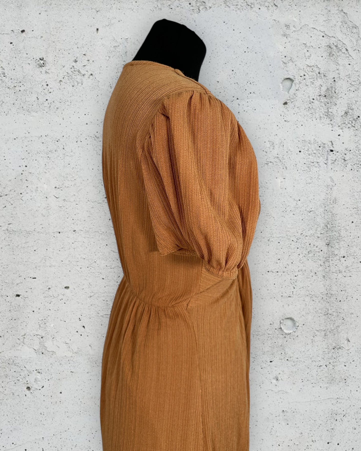 Robe Zohoha "Twist Scuba" ( S / 36 / 8 )