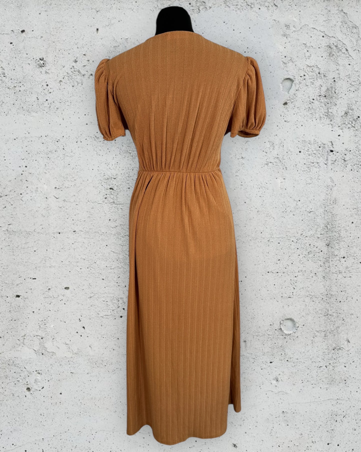 Robe Zohoha "Twist Scuba" ( S / 36 / 8 )