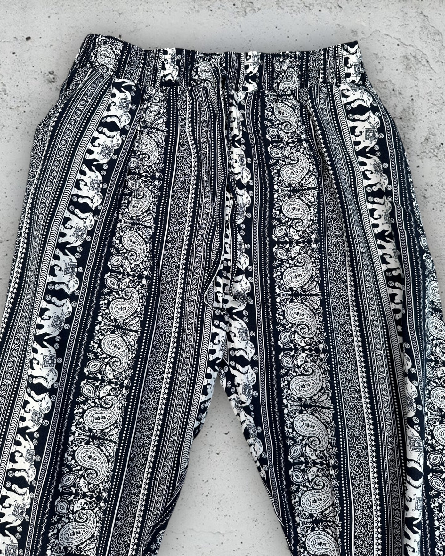 Pantalon Fluide Boutique Parisienne ( L / US 36 / FR 44-46 ) ( XL / US 38 / FR 48 )