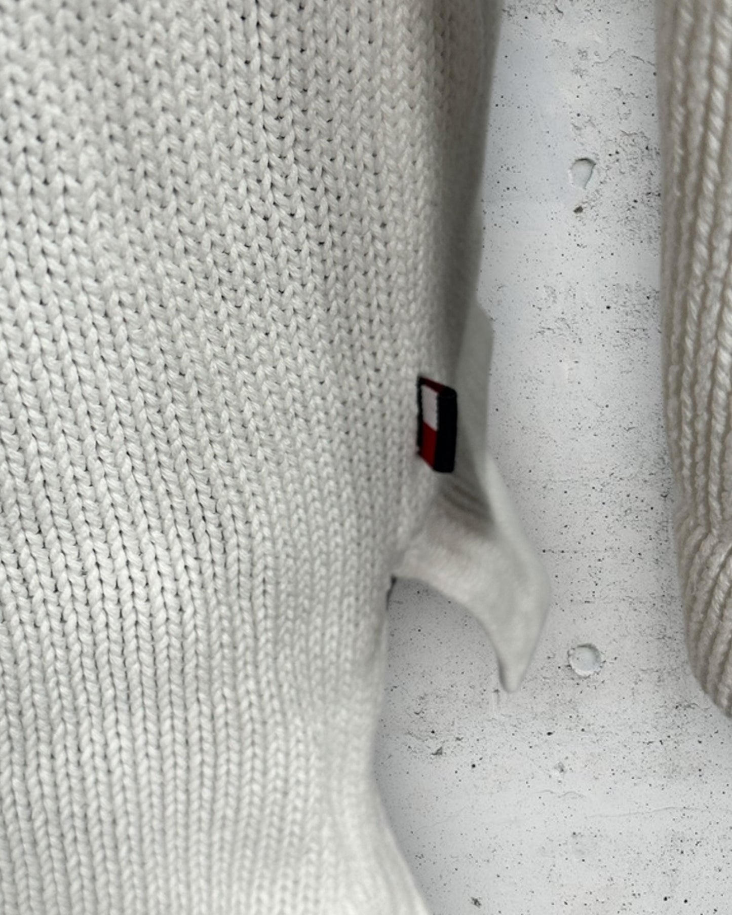 Pull Col V Tommy Hilfiger ( M / 38 / 10 )