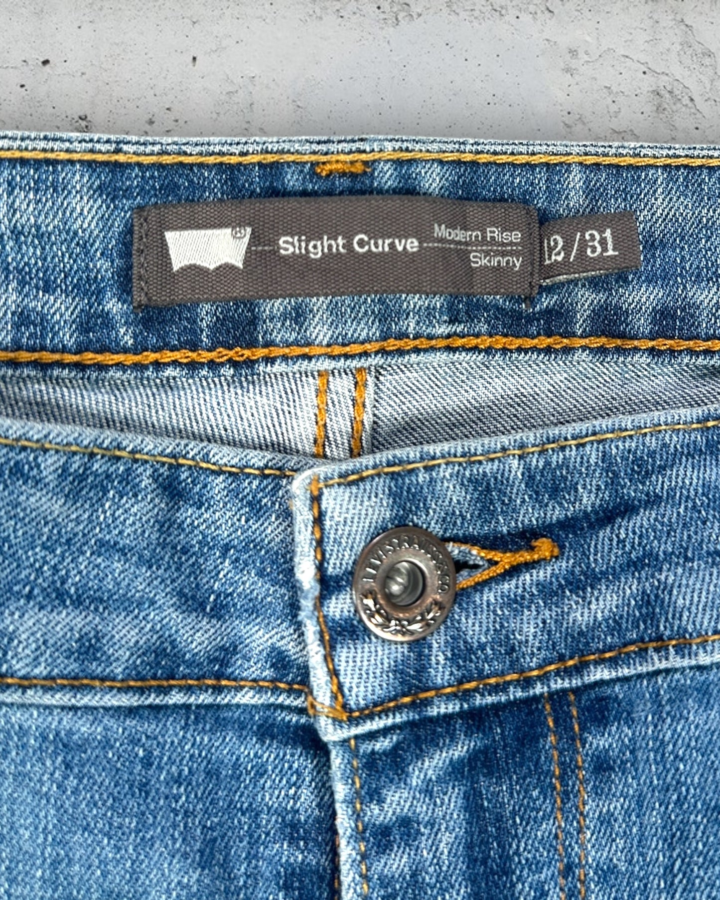Jean Levi's 505 Slight Curve Modern Rise Skinny W31 L34 ( S / US 31 / FR 38-40 )