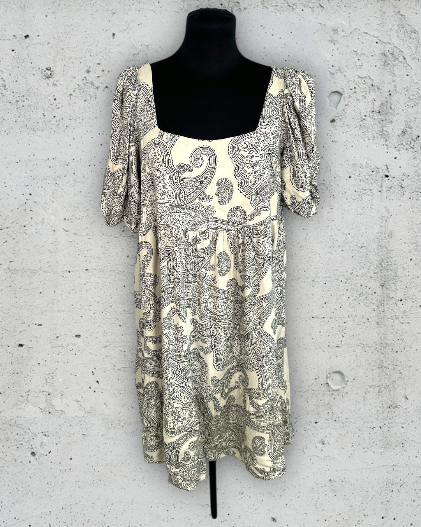 Robe Object ( L / 40 / 12 )