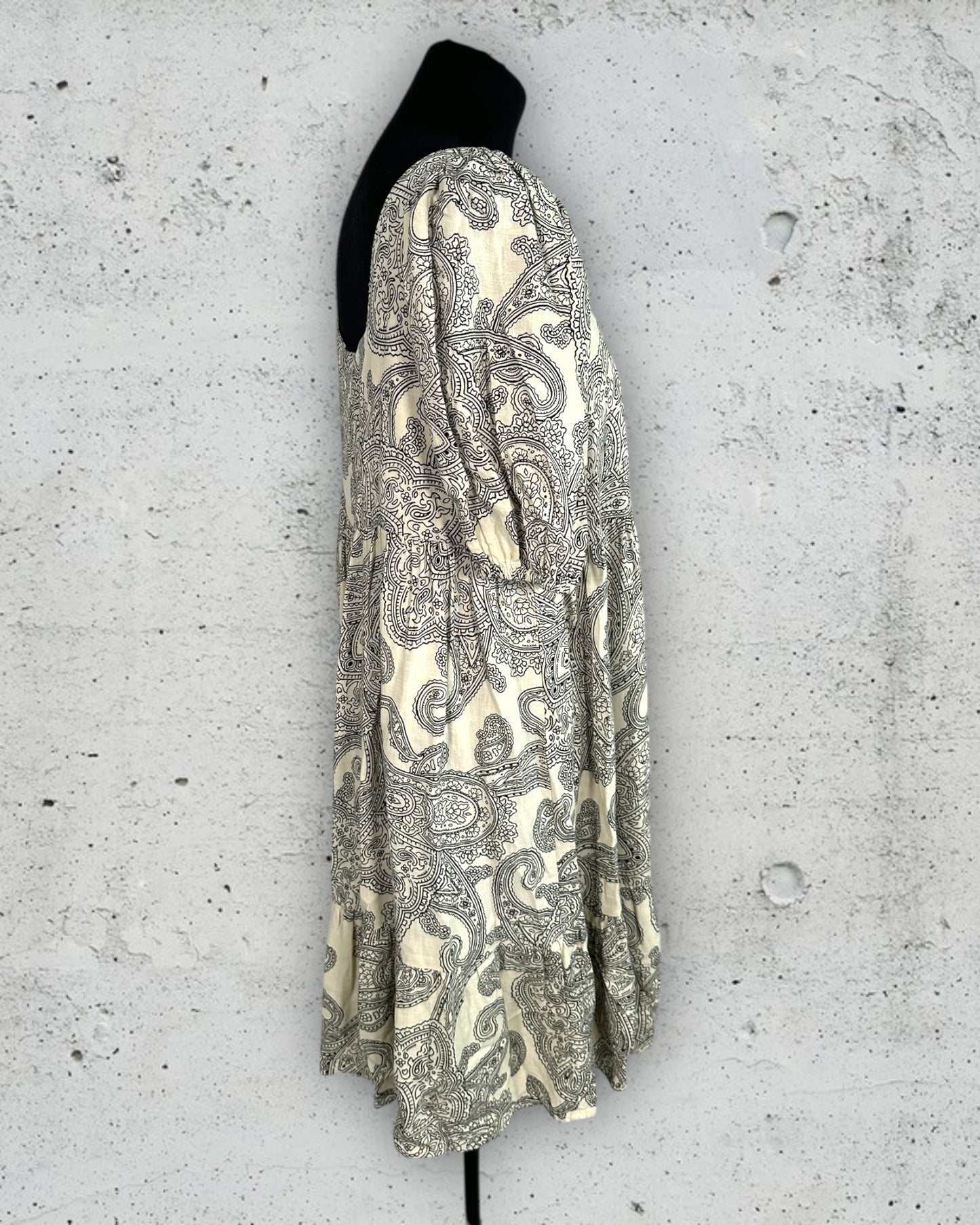 Robe Object ( L / 40 / 12 )