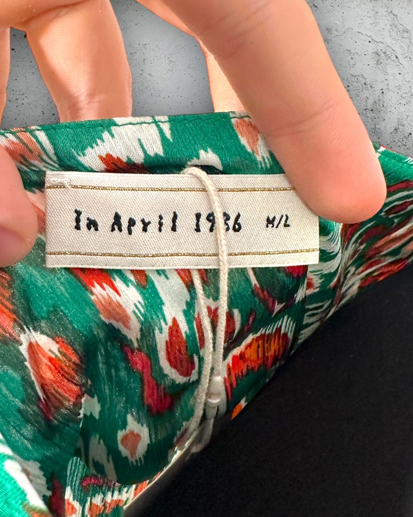 Blouse In April 1986 ( M / 38 / 10 )( L / 40 / 12 )