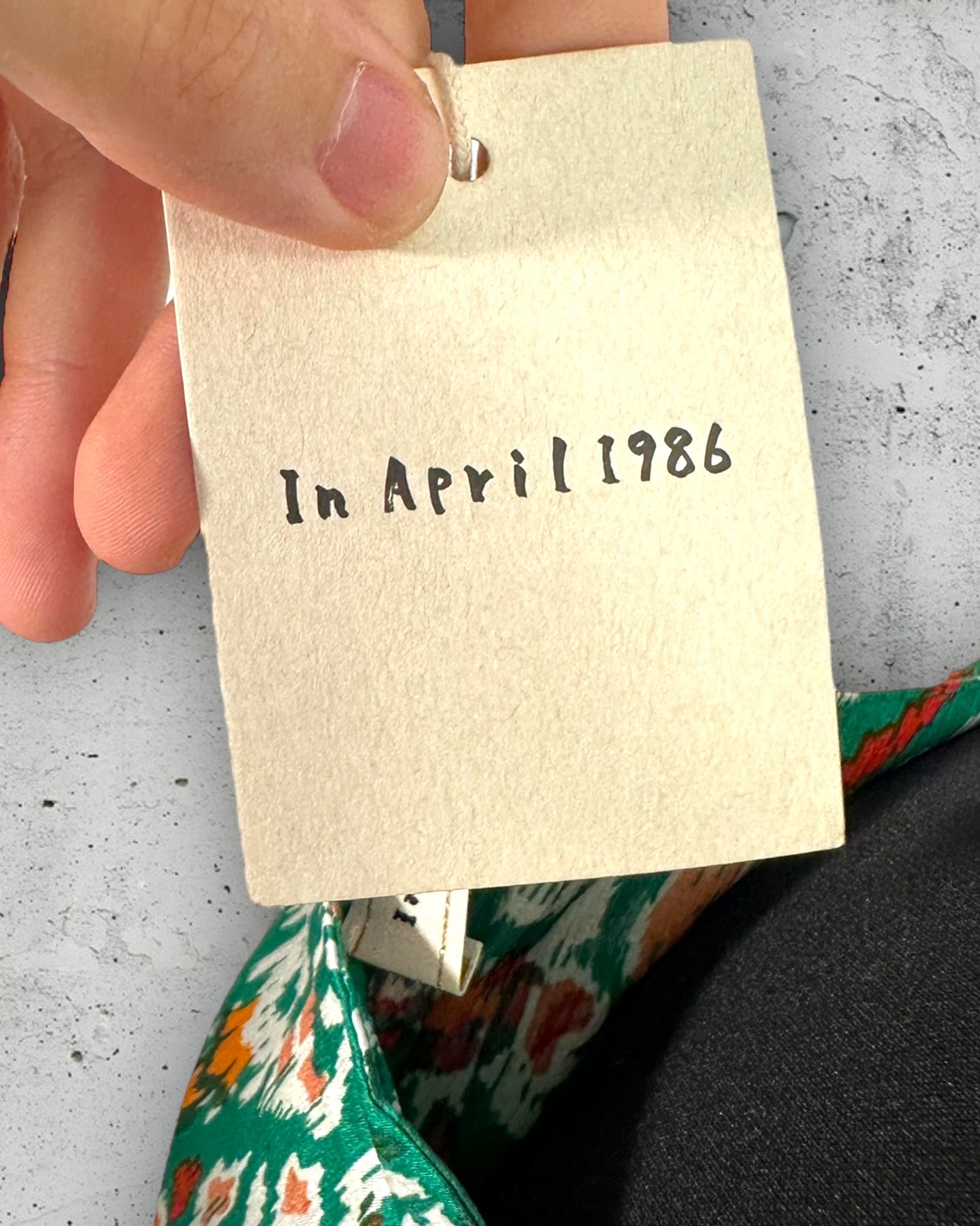 Blouse In April 1986 ( M / 38 / 10 )( L / 40 / 12 )