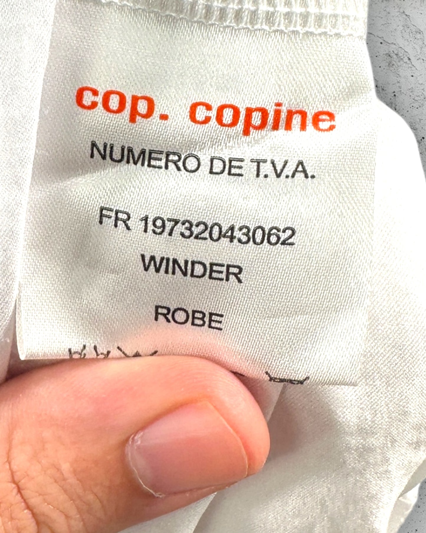 Robe Cop Copine "Winder" ( M / 38 / 10 )
