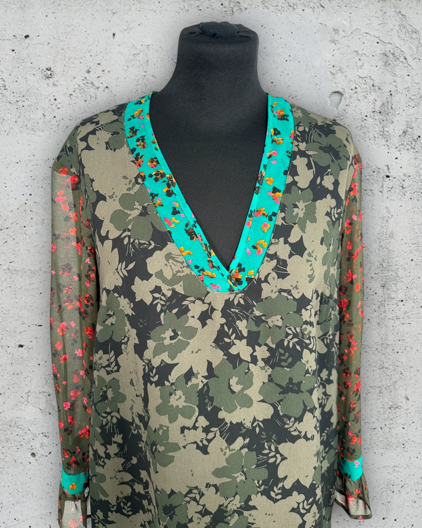 Robe Sisley ( L / 40 / 12 )