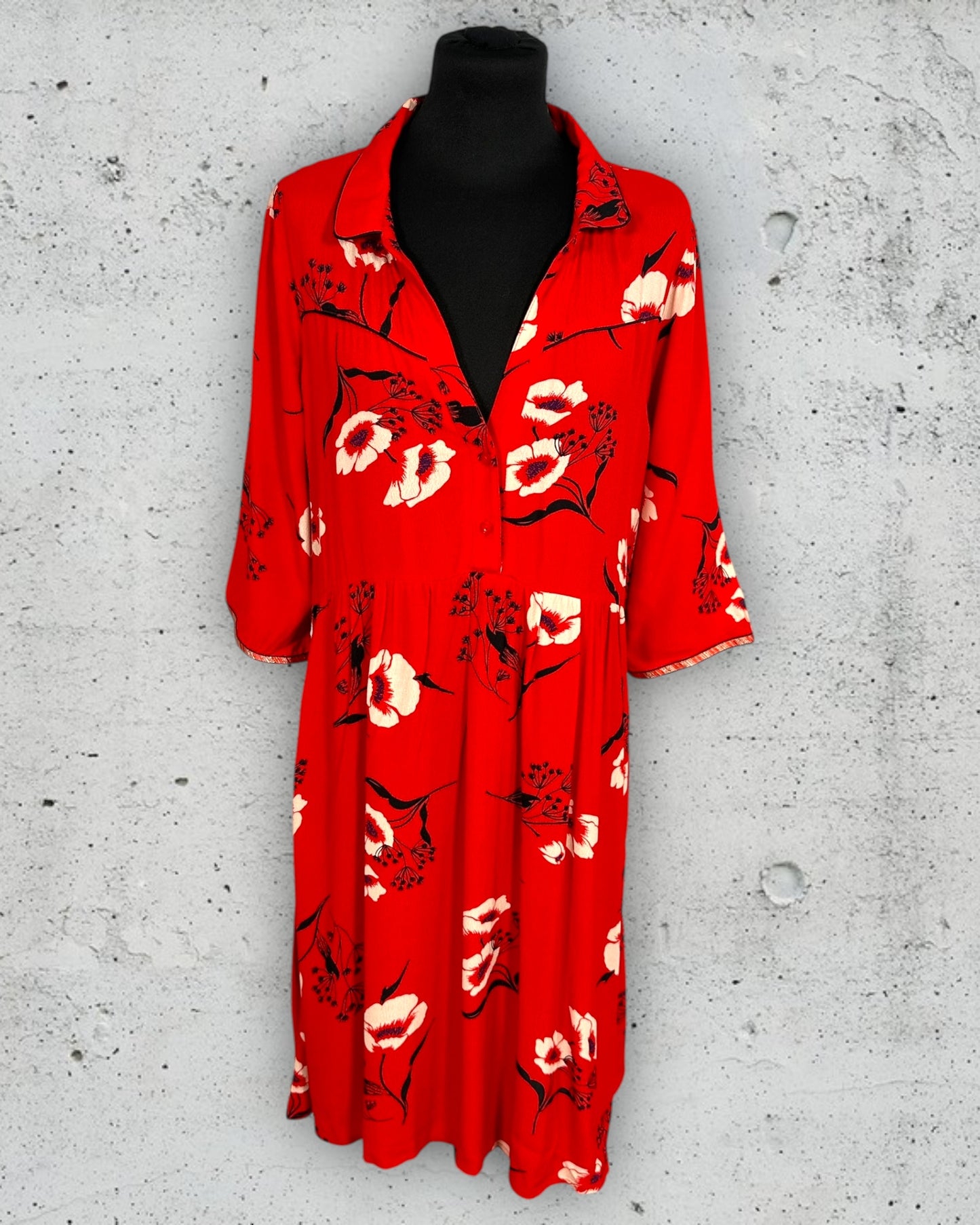 Robe Grace & Mila "Raspberry" ( L / 40 / 12 )