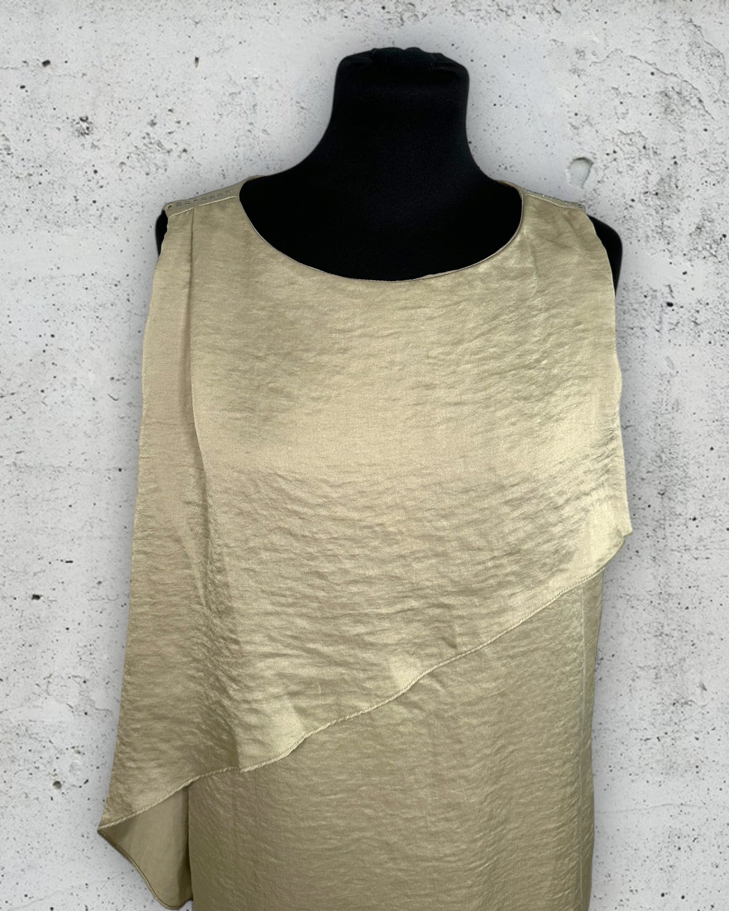 Robe Ikks ( M / 38 / 10 )