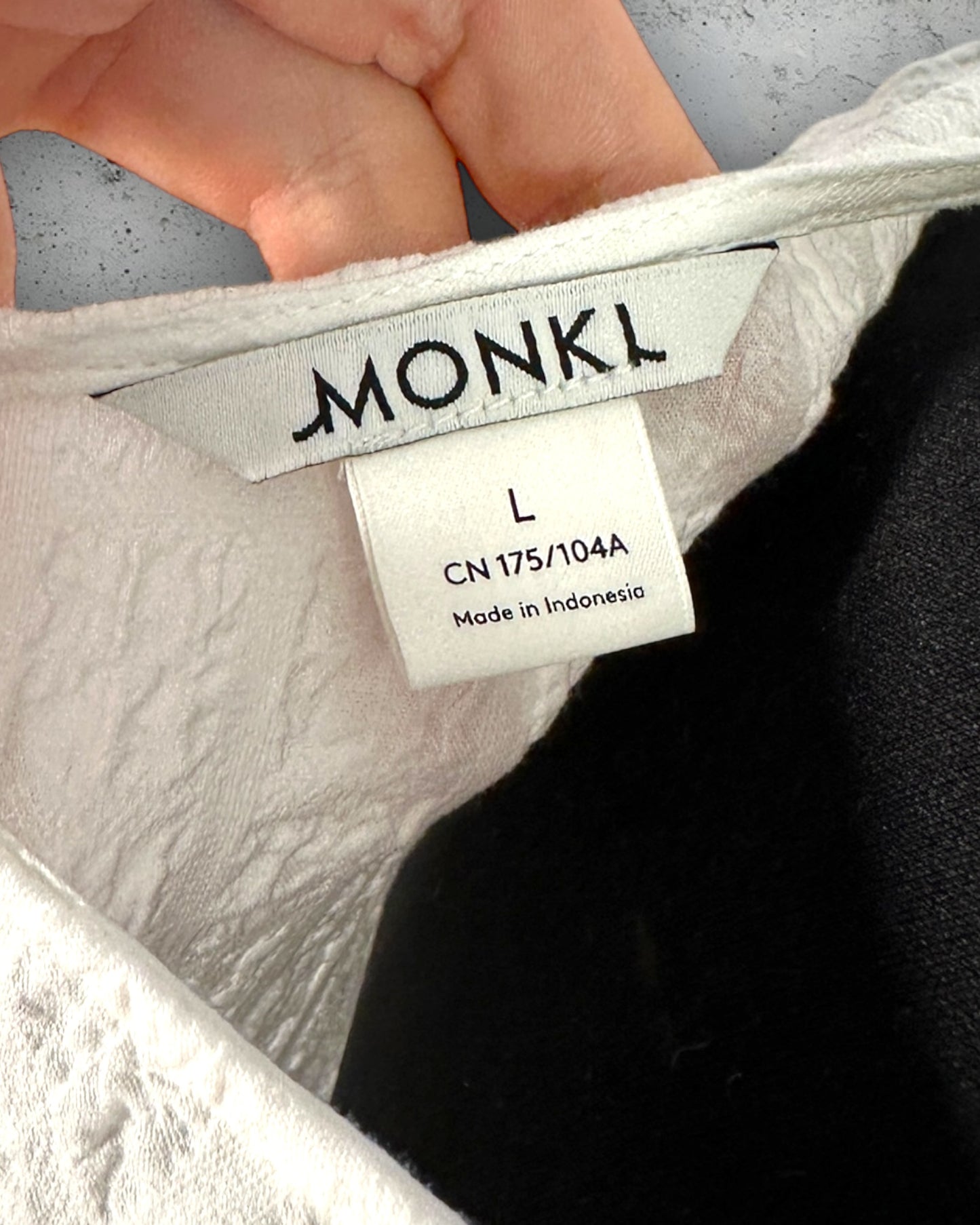 Robe Monpkl ( L / 40 / 12 )