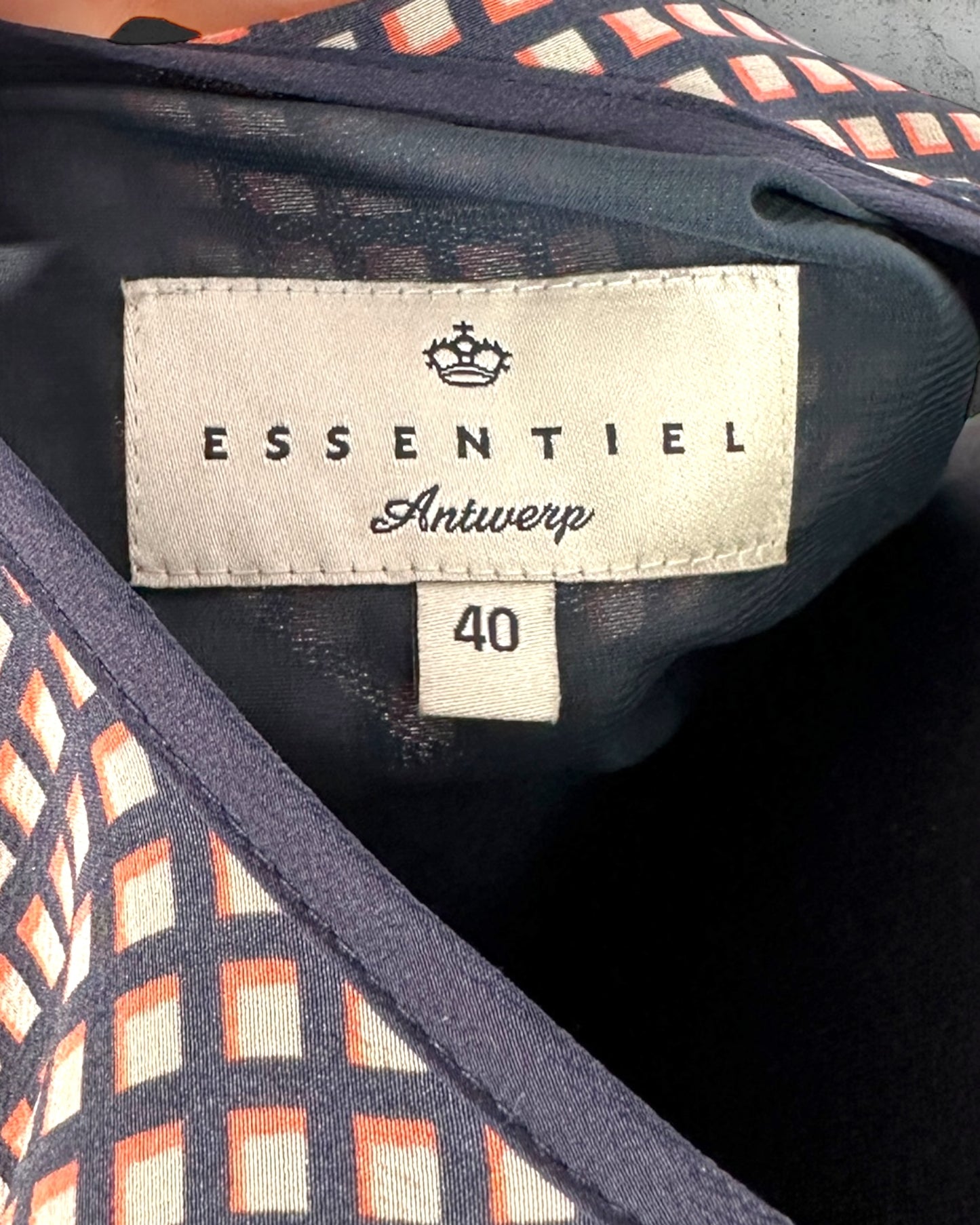 Robe Essentiel Antwerp ( L / 40 / 12 )