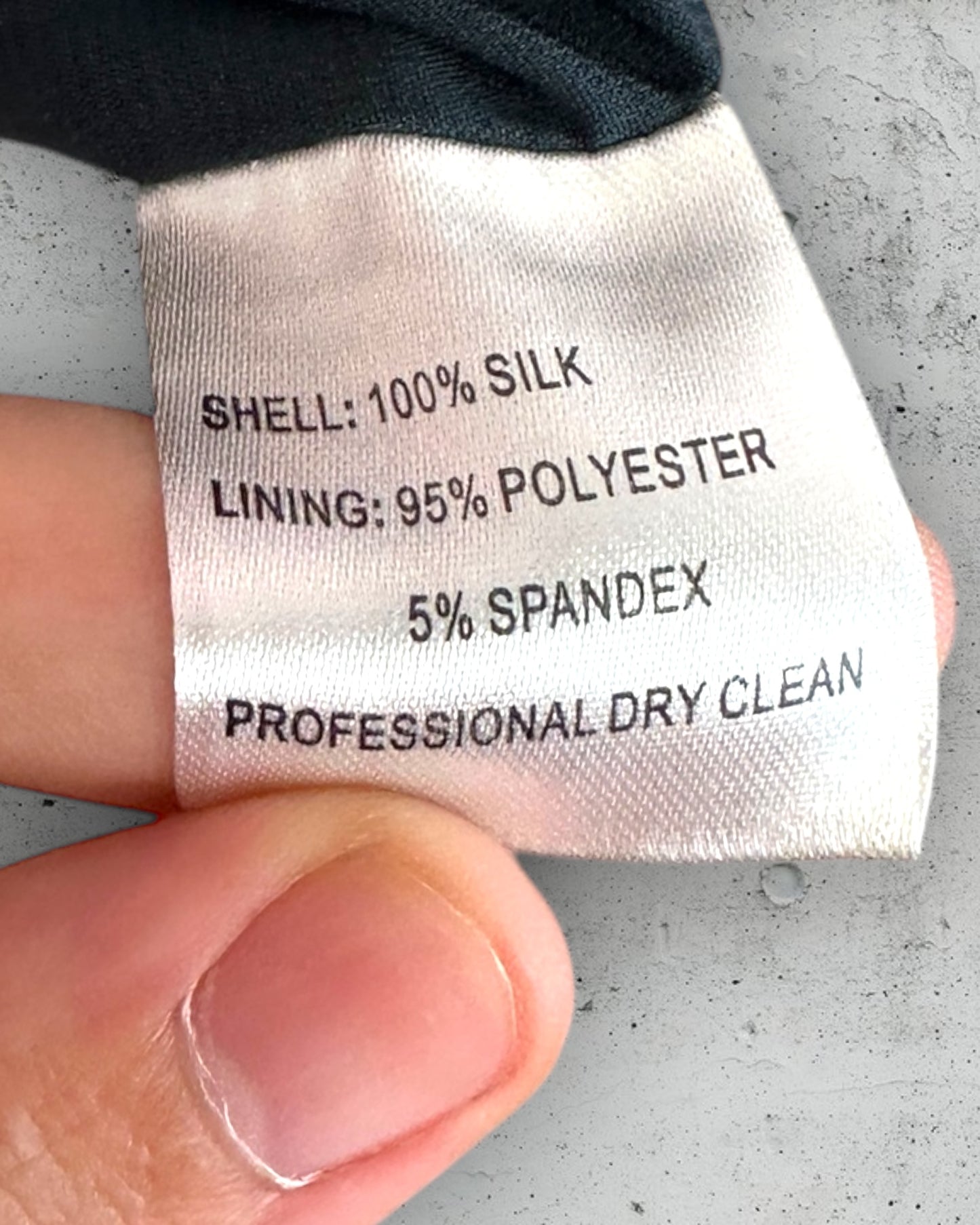 Robe Essentiel Antwerp ( L / 40 / 12 )