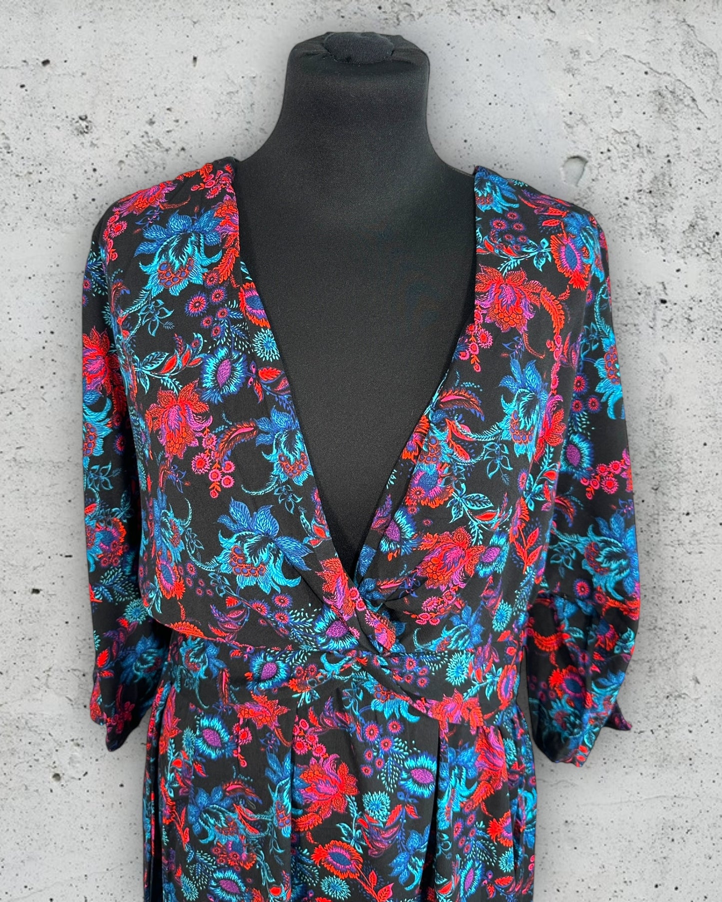 Robe Season ( M / 38 / 10 )