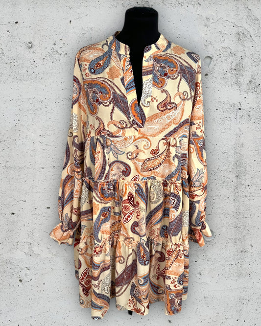 Robe Amisu ( M / 38 / 10 )