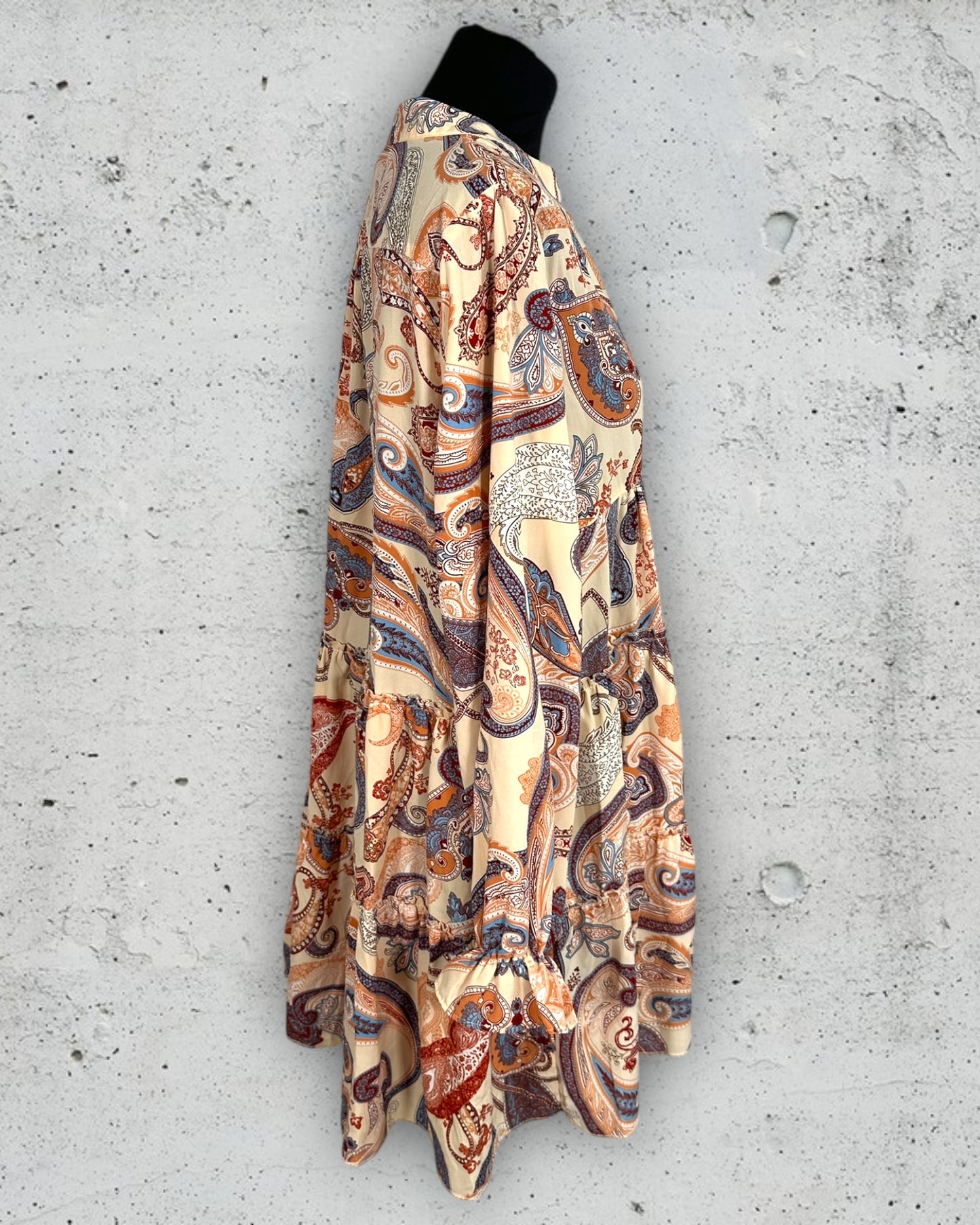 Robe Amisu ( M / 38 / 10 )