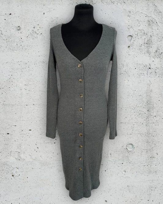 Robe Make My Lemonade ( M / 38 / 10 )