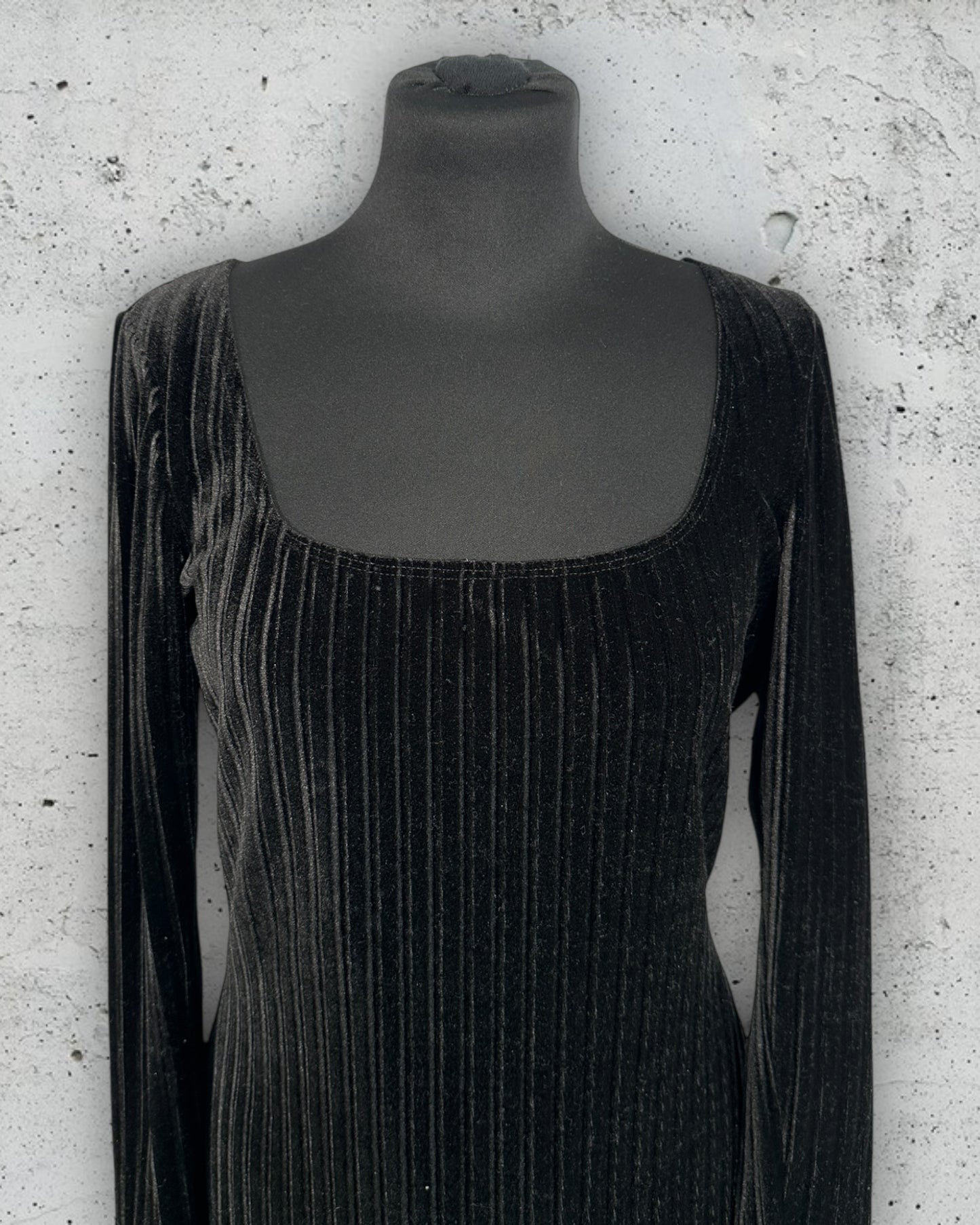 Robe Reformation ( M / 38 / 10 )