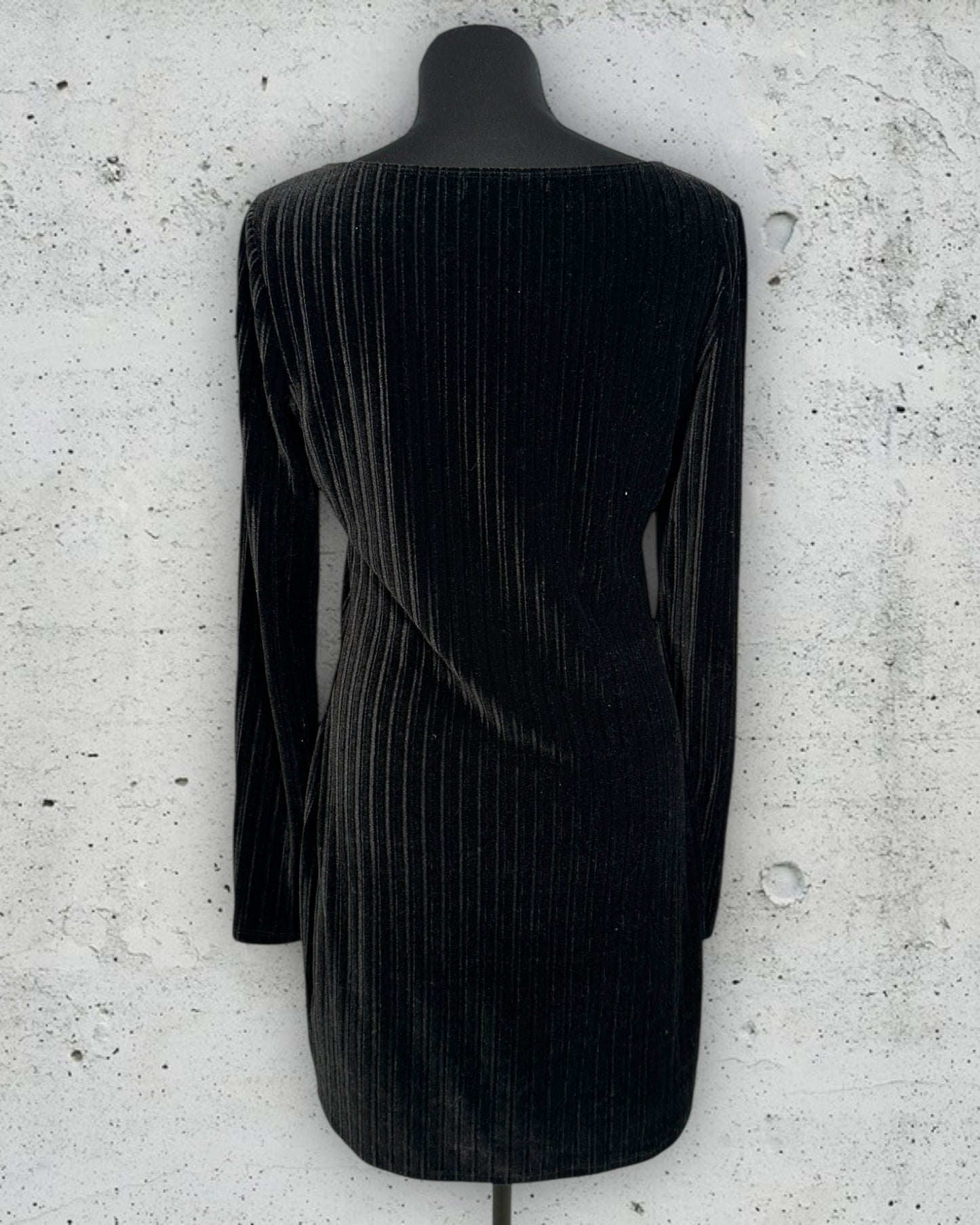 Robe Reformation ( M / 38 / 10 )