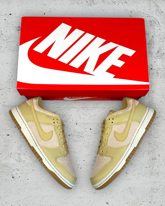 Nike Dunk Low Khaki Suede Gum ( US 6.5 / EU 39 )