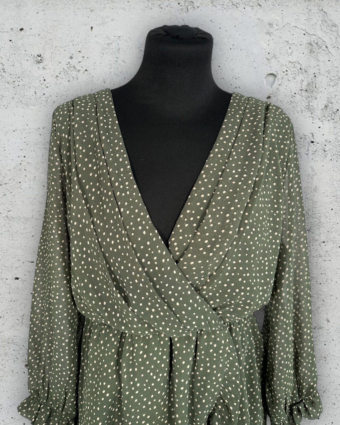 Robe Emma Ella ( L / 40 / 12 )
